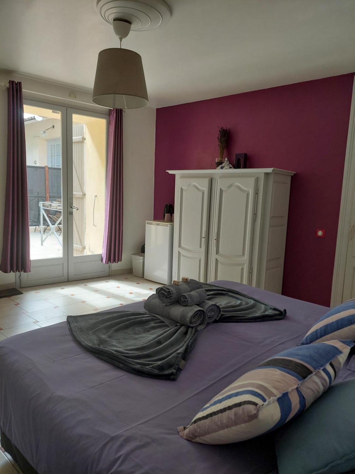 Bed and Breakfast Mas Des Cigognes Le Thor Exteriér fotografie
